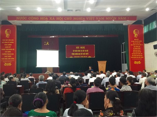 Trường mầm non Hoa Mai tham gia tập huấn công tác phòng chống, điều trị sốt xuất huyết tại UBND phường Thạch Bàn.